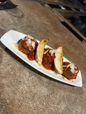 On the Rocks Bar & Grill by null