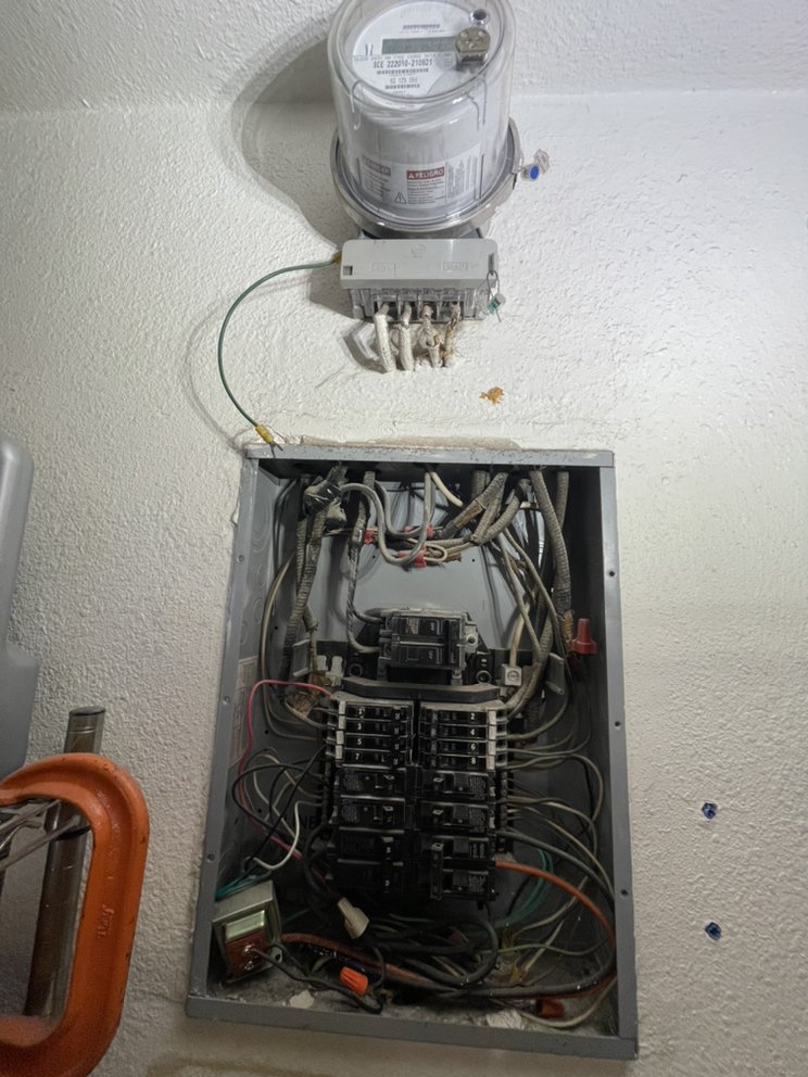 Slide of Ronnie’s Electrical Repairs