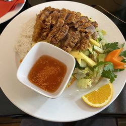 Mango - Salad with crispy duck strips