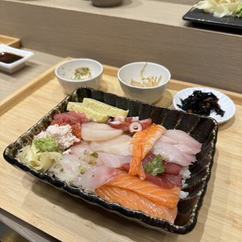 Akami Sushi - Chirashi Bowl - Sushi Bars Near Me - Arcadia, California