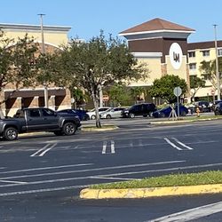Lakes Mall