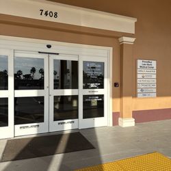 Lake Worth Surgical Center - Entrance