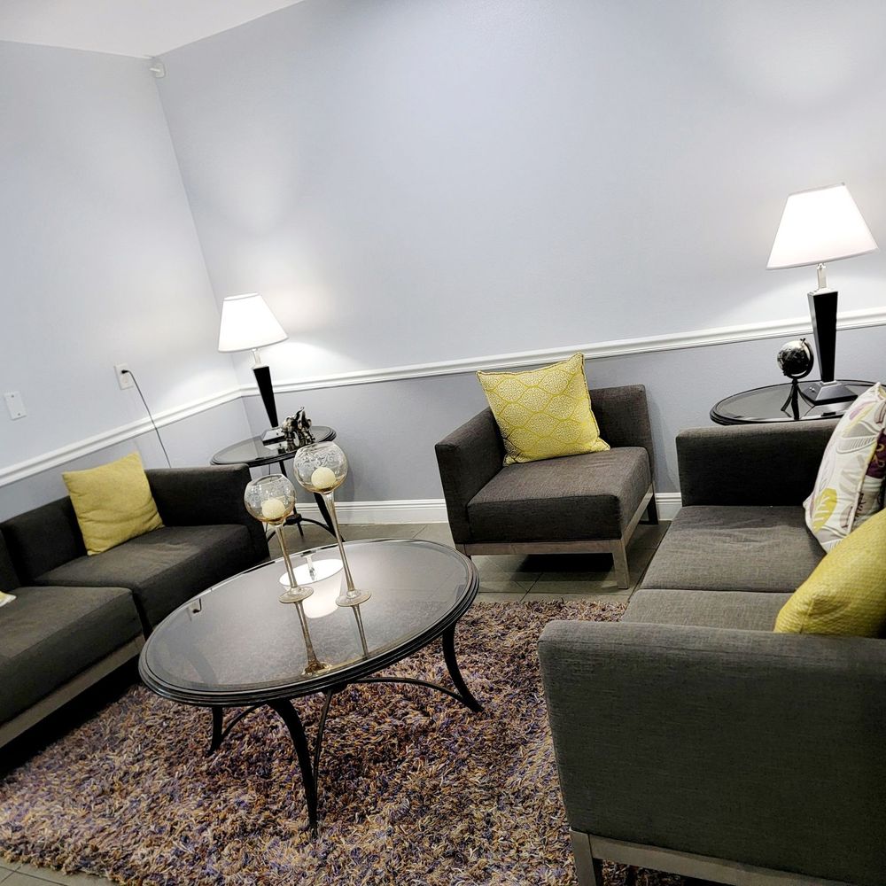 La Quinta by Wyndham Austin - Cedar Park - Sitting area - Hotels Near Me - Cedar Park, Texas