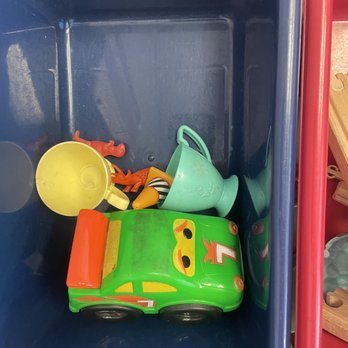 Safelite AutoGlass - Toys in waiting area - Auto Glass Services Near Me - Tampa, Florida Safelite AutoGlass - Toys in waiting area - Auto Glass Services Near Me - Tampa, Florida