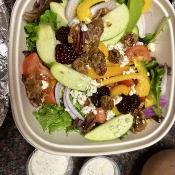 Wagon Wheel BBQ - Farmer's salad - Barbeque Near Me - Mountain View, California