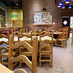 On The Border Mexican Grill & Cantina - Empty restaurant and over an hour wait to get food