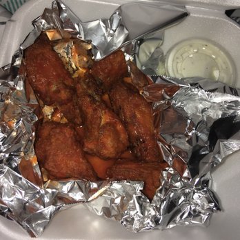 Le Vera Pizza - Hot wings with ranch - Pizza Near Me - Nashville, Tennessee Le Vera Pizza - Hot wings with ranch - Pizza Near Me - Nashville, Tennessee