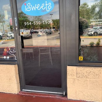 iSweets Cafe - the entrance to the restaurant - Desserts Near Me - Plantation, Florida
