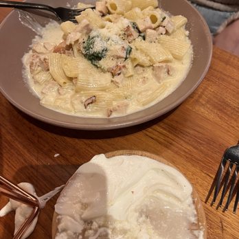 Kassi Beach - Chicken Alfredo - Italian Near Me - Las Vegas, Nevada Kassi Beach - Chicken Alfredo - Italian Near Me - Las Vegas, Nevada