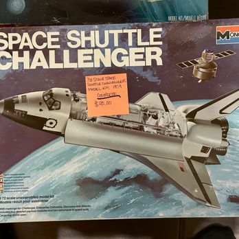 Buried Treasures - Space shuttle model kit 1/72 scale. - Antiques Near Me - Sebastian, Florida