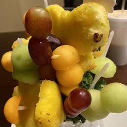 Seeds on the melon?! Come on! And look at the pineapple, still has its skin Seeds on the melon?! Come on! And look at the pineapple, still has its skin