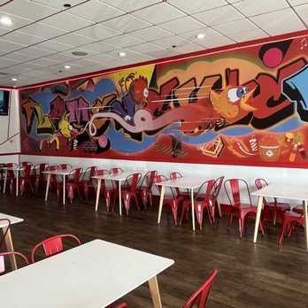 Flame-N-Chickz - Dining area - Salad Near Me - Roseville, California