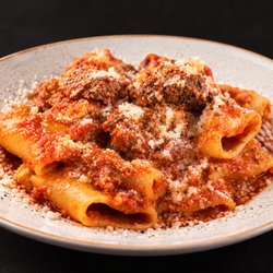 Meridionale - Durum wheat paccheri with Neapolitan beef ragù and fresh ricotta
