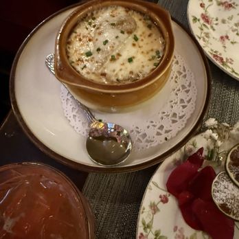 Lillie's Victorian Establishment - French onion soup - Bars Near Me - New York, New York Lillie's Victorian Establishment - French onion soup - Bars Near Me - New York, New York