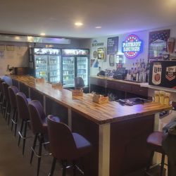 Patriot Lounge - Cold beer, hot games, good vibes.