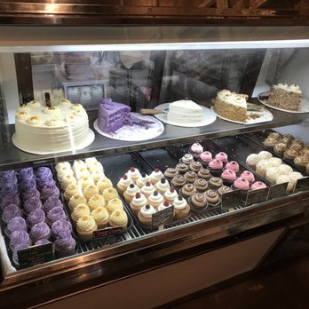 Jennivee’s Bakery - Desserts Near Me - Chicago, Illinois