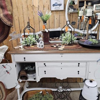 Emma Rae's Antiques & Uniques - Antiques Near Me - Dewitt, Iowa Emma Rae's Antiques & Uniques - Antiques Near Me - Dewitt, Iowa
