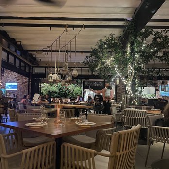 Herringbone Waikiki - Seafood Near Me - Honolulu, Hawaii
