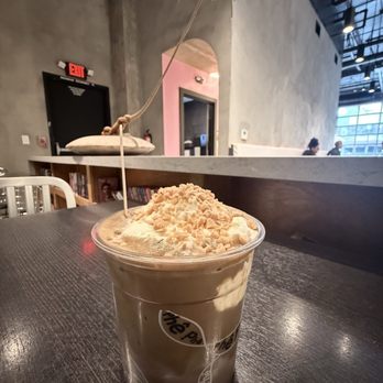 Phe - Hojicha Banana Pudding Latte - Coffee & Tea Near Me - Seattle, Washington Phe - Hojicha Banana Pudding Latte - Coffee & Tea Near Me - Seattle, Washington
