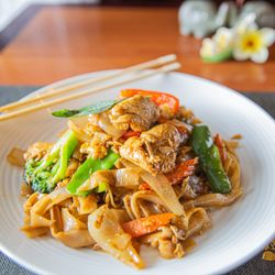 The Best Thai restaurant - Drunken Noodles
