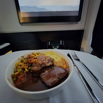Delta Air Lines - Short ribs with sukatash and polenta - Airlines Near Me - Atlanta, Georgia Delta Air Lines - Short ribs with sukatash and polenta - Airlines Near Me - Atlanta, Georgia