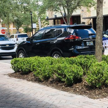 Saigon Bistro - Curbside cars parking illegally (backwards to curb) - Vietnamese Near Me - Lakeland, Florida