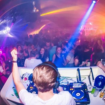 Half Moon - Dance Clubs Near Me - Salzburg, 5 Half Moon - Dance Clubs Near Me - Salzburg, 5