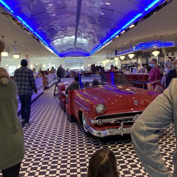Sunliner Diner - Car booth - Diners Near Me - Pigeon Forge, Tennessee