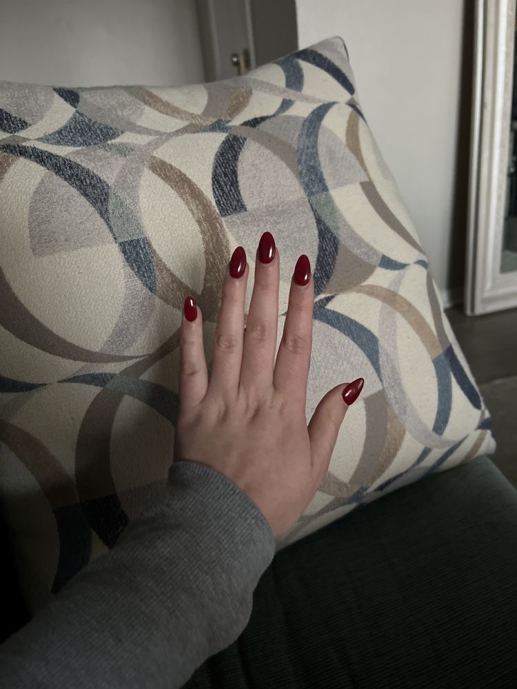 Lily Nails Logo