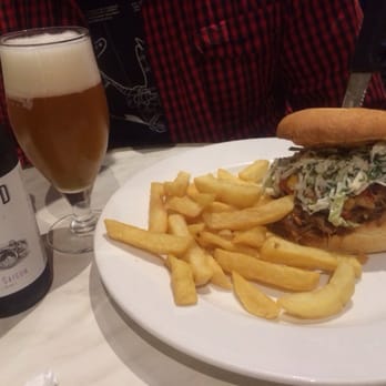 The Crafers Hotel - Pulled pork burger with slaw - Hotels Near Me - Adelaide, SA