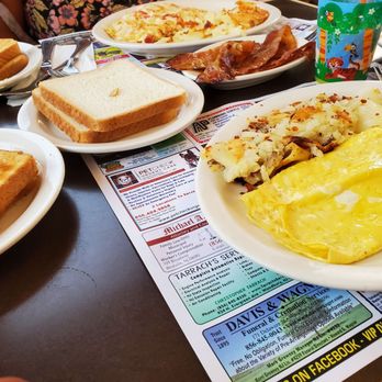 Country House Restaurant - a breakfast of eggs, toast, toast, and hash browns - Diners Near Me - Thorofare, New Jersey