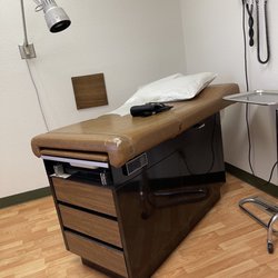 Woodland Urgent Care Center - How the exam table looked upon rooming me