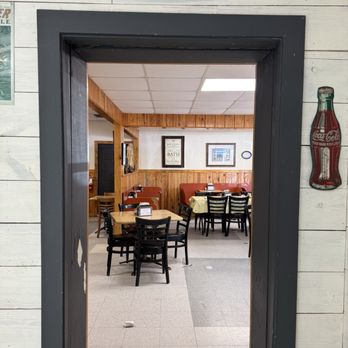 Old Town Country Kitchen & Grill - Dining room - New American Near Me - Bath, North Carolina Old Town Country Kitchen & Grill - Dining room - New American Near Me - Bath, North Carolina