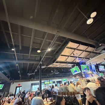 Yard House - New American Near Me - Santa Clarita, California