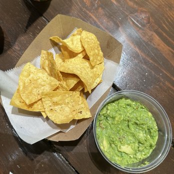 Migos Fine Foods - Guacamole and Chips - Chicken Shop Near Me - Chicago, Illinois