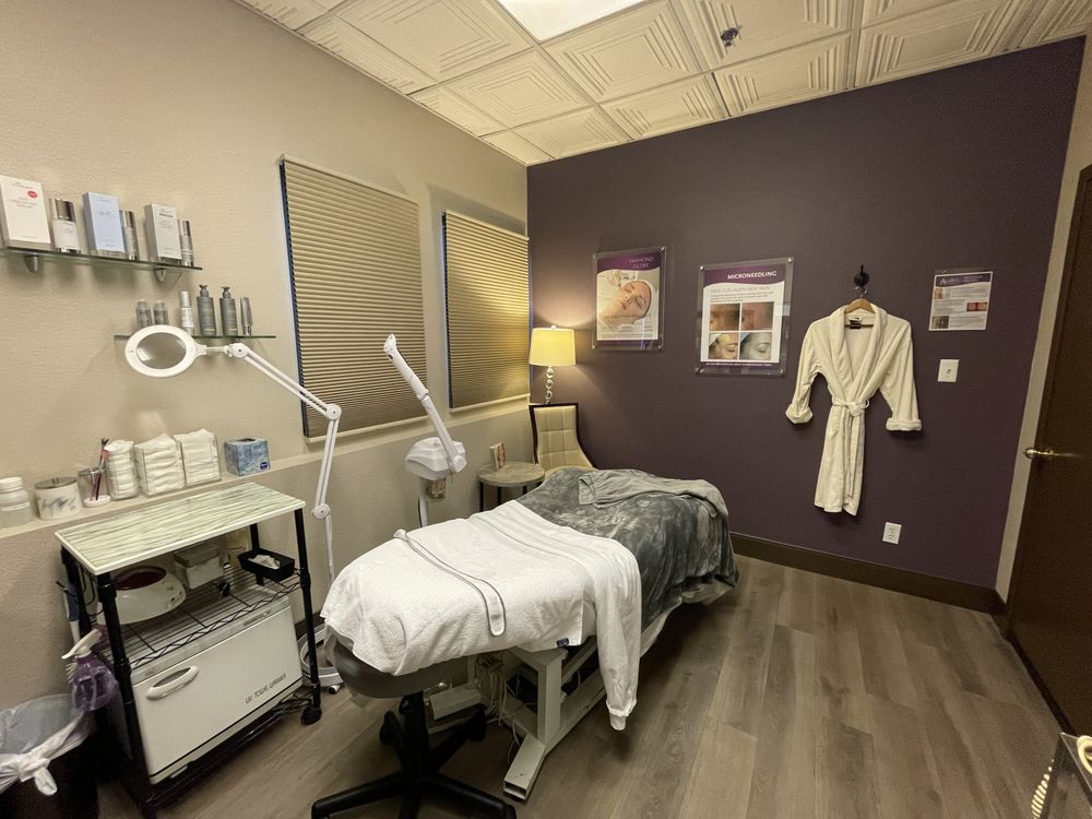 Allura Skin, Laser & Wellness Clinic Logo