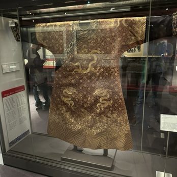 Chester Beatty Library - Ancient Chinese royal robe - Libraries Near Me - Dublin, D