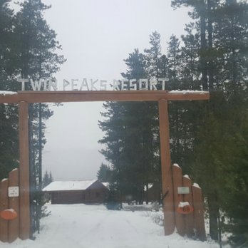 Twin Peaks Resort - Hotels Near Me - Valemount, British Columbia