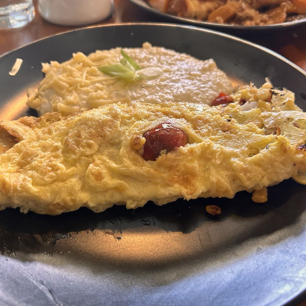 Silver Queen Cafe - Omelette with smoked Gouda, tomatoes. - Breakfast & Brunch Near Me - Baltimore, Maryland Silver Queen Cafe - Omelette with smoked Gouda, tomatoes. - Breakfast & Brunch Near Me - Baltimore, Maryland