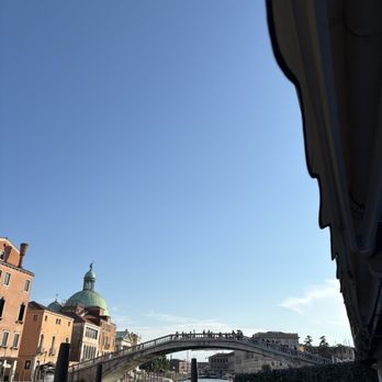 Povoledo - Patio/ waterfront seating - Trattorie Near Me - Venezia, VE Povoledo - Patio/ waterfront seating - Trattorie Near Me - Venezia, VE