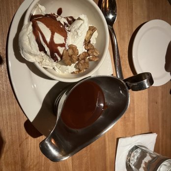 Hillstone Restaurant - Hot Fudge Sundae - New American Near Me - Winter Park, Florida Hillstone Restaurant - Hot Fudge Sundae - New American Near Me - Winter Park, Florida