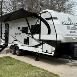OAK CREEK RV PARK - Pull-through site 44