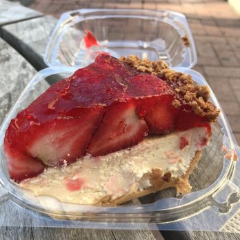 Junior's Restaurant - Strawberry cheesecake - Bakeries Near Me - Brooklyn, New York Junior's Restaurant - Strawberry cheesecake - Bakeries Near Me - Brooklyn, New York