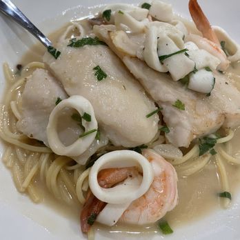 Pomodoro Cafe - Seafood Festival Tuesday Special with white instead of red sauce, seafood was cooked to perfection! - Italian Near Me - Gainesville, Florida Pomodoro Cafe - Seafood Festival Tuesday Special with white instead of red sauce, seafood was cooked to perfection! - Italian Near Me - Gainesville, Florida