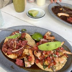 Matiz Sayulita - Tuna torta and shrimp torta