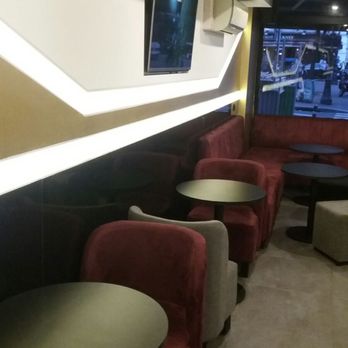UP Lounge - Une partie de la salle - Hookah Bars Near Me - Paris, 75