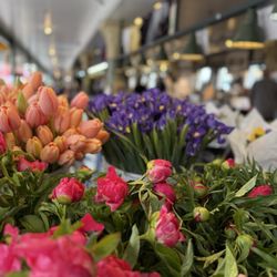 Pike Place Market - More fresh flowers