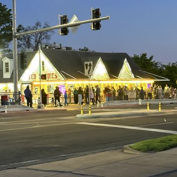 Ted Drewes Frozen Custard - The building - Ice Cream & Frozen Yogurt Near Me - Saint Louis, Missouri