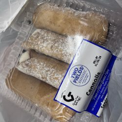 Two Fields Bakeshop - Cannoli (that were amazing)
