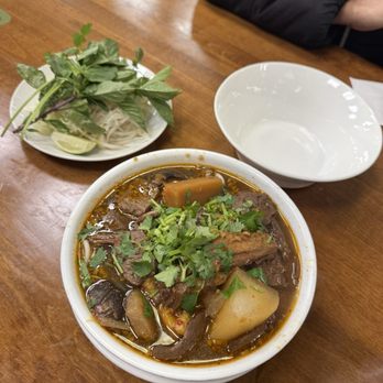 Dieu Huong - Bún bò Huế - Vietnamese Near Me - Falls Church, Virginia